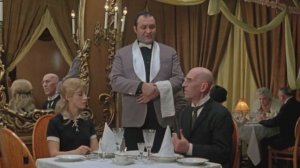 Киса Воробьянинов шикует в ресторане