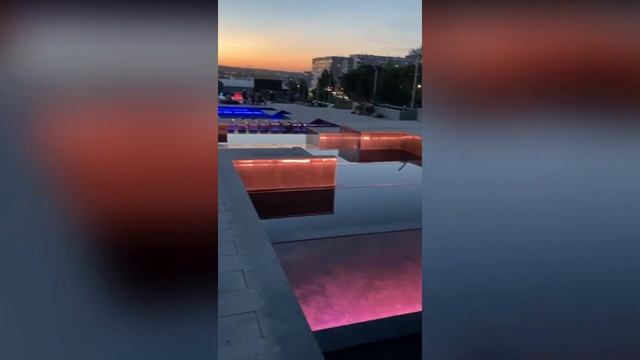 Пробный запуск обновлённого фонтана на площади Защитников Донбасса в Новокузнецке смотреть онлайн