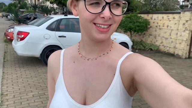 СОЧИ ВЛОГ: перелет с двумя детьми, первый день в Адлере, пляж мандарин 9.06.24 смотреть онлайн