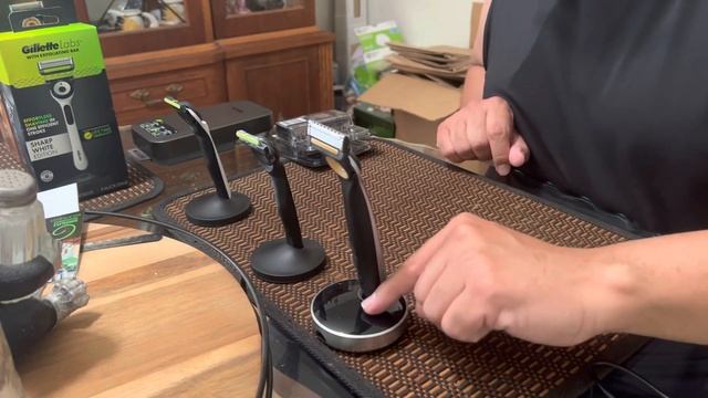 Gillette Labs heated and exfoliating razor смотреть онлайн