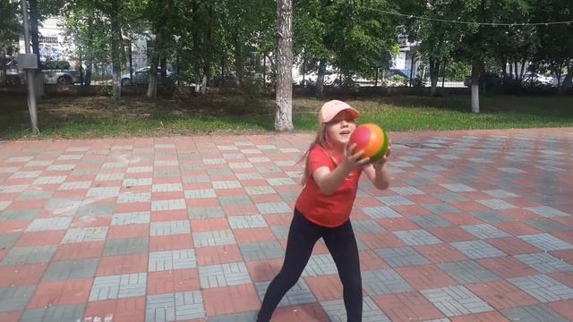 Просто-хлопок. Играю с родителями #простохлопок#дворовыеигры#Курган#отдых#семья#детскийпарк# смотреть онлайн