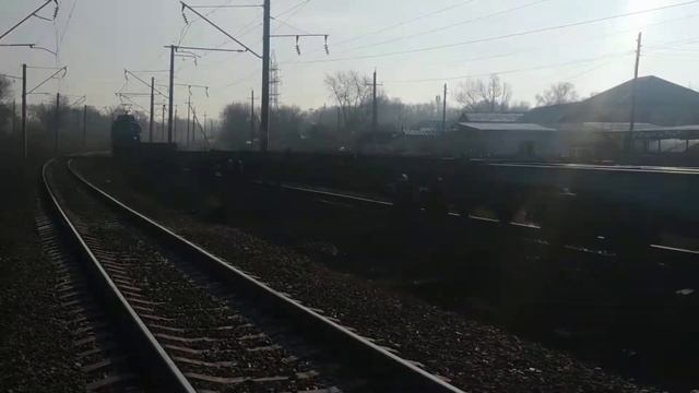 ВЛ80Т 1910 с контейнерно-порожным поездом смотреть онлайн