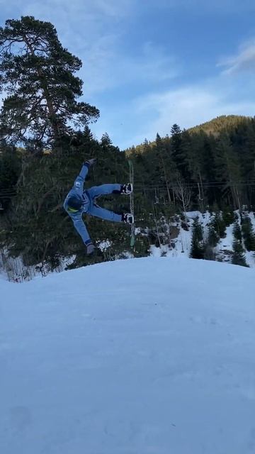 Арабское сальто на сноуборде#shorts #2024 #Архыз #сноуборд #snowboard #сноупарк #snowpark #frontfli смотреть онлайн
