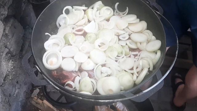 ВКУСНЫЙ РЕЦЕПТ ГОВЯДИНЫ В КАЗАНЕ НА КАСТРЕ. смотреть онлайн