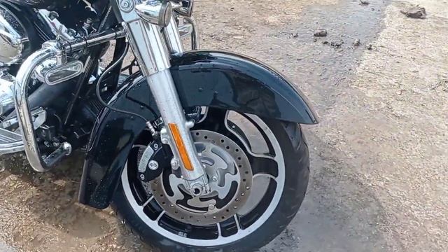 Покупаем другу мот, Харли Давидсон Стрит Глайд, Электро Глайд выбираем из двух.