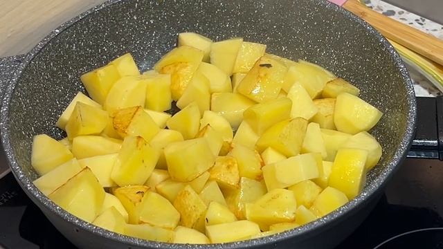 Жареная Картошка с Баклажанами на Сковороде - это вкуснее мяса смотреть онлайн