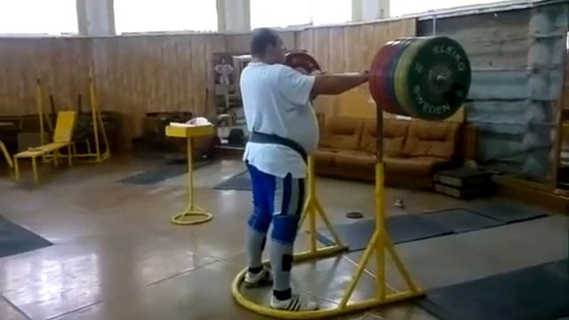 Артём Удачин ( Украина) , присед в ТА стиле - 290 кг на 3 раза . смотреть онлайн