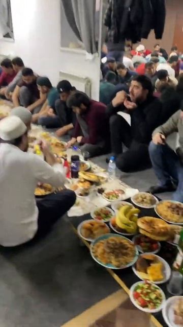 Ифтар в мечети города Раменское #ифтар #таравих #мечетьраменское #Мусульманераменское смотреть онлайн