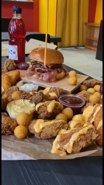 #food #санктпетербург #спб #burger #куриныекрылья #бургеры #фастфуд #chicken #eat #funny #shorts смотреть онлайн