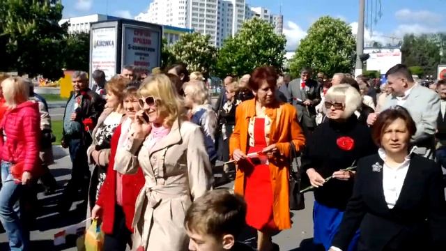 Марш к братской могиле. День победы в Вышгороде 2015 (9) смотреть онлайн