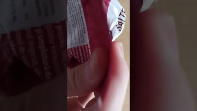 Крендель в шоколадной конфете #shortvideo#schogetten#обзор#сладости#обзор#дегустирую#еда#распаковка смотреть онлайн