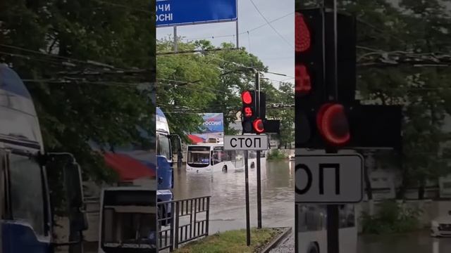 ‼️СРОЧНО. Новороссийск уходит под воду! Мощный циклон на побережье. смотреть онлайн