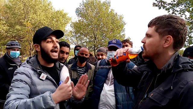 BOB HUMILIATED BY THE HELP OF ALLAH M.ALI SPEAKER'S CORNER смотреть онлайн