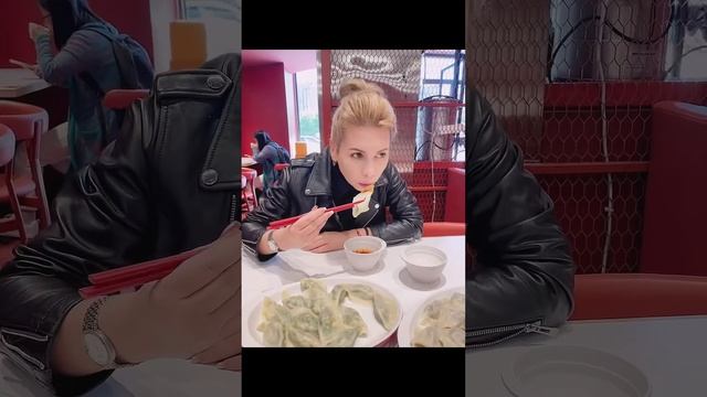 Китайская еда , ресторан за стеклом смотреть онлайн