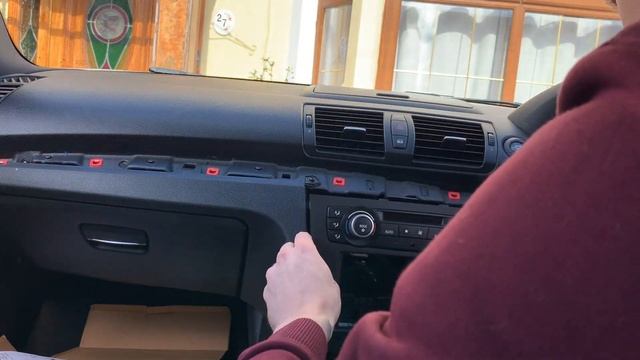 Installing A Double Din Screen Into My BMW 1 Series E81 *DIY* смотреть онлайн