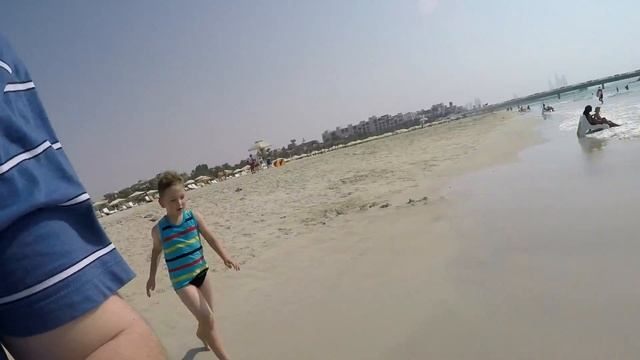 Заселились в номер и сразу на пляж. смотреть онлайн