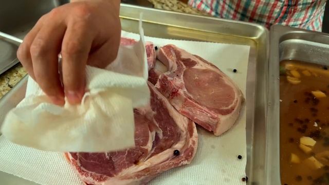 Как правильно пожарить мясо. Вкусная Свинина на сковороде.Мясо получается нежнейшее по этому рецепт смотреть онлайн