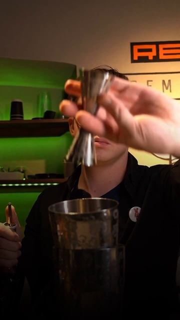 🍹КОКТЕЙЛЬ расслабит ЛЮБУЮ ДЕВУШКУ | Питер Жуковского 57 #shorts #бар #спб смотреть онлайн