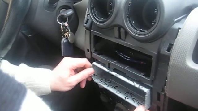 Вставляем рамку в новое гнездо смотреть онлайн