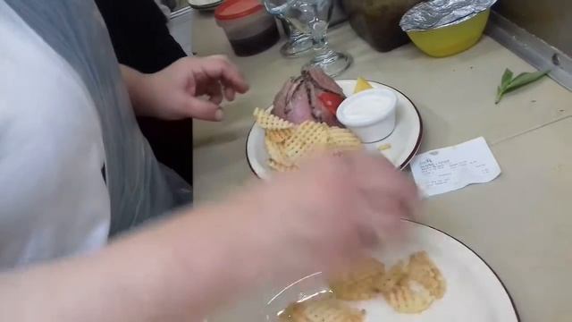 Юрта из Говядины с Жареным Картофелем/РЕСТОРАН на мУлица 1905 года смотреть онлайн