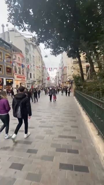 Площадь Таксим. Стамбул смотреть онлайн