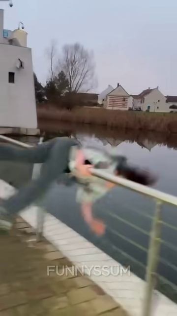 Big Fails 🤣🤣 #shorts #funny #fails (1) смотреть онлайн