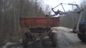 Погрузка самодельным погрузчиком на задней навеске трактором МТЗ 82