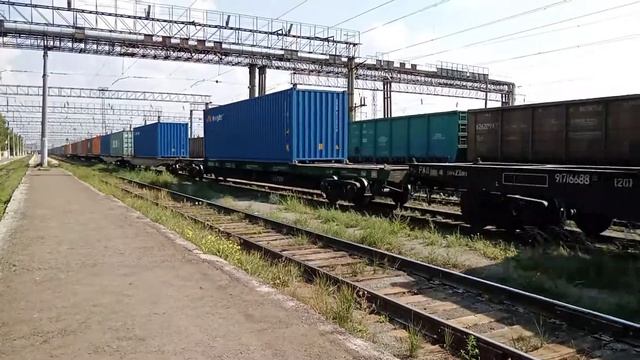 ВЛ80с-440(тчэ-20 Костанай) с грузовым поездом следует по третьему пути на проход смотреть онлайн