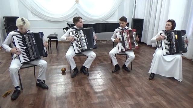 Ансамбль аккордеонистов White stars, старшая возрастная группа смотреть онлайн