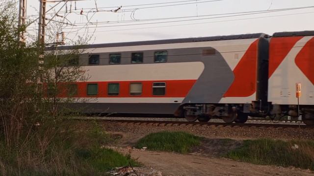 ЭП1-218 с двухэтажным поездом 357Й Уфа - Имеретинский курорт отправляется со станции Тихорецкая. смотреть онлайн