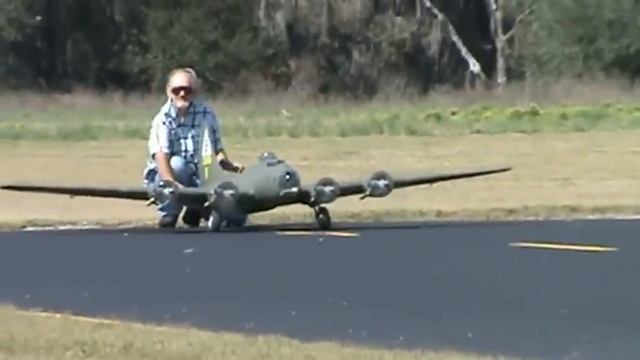 Charlie's WingSpan Models B-17 Maiden смотреть онлайн