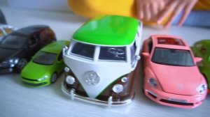 Марк изучает алфавит марок автомобилей и находит свои машины