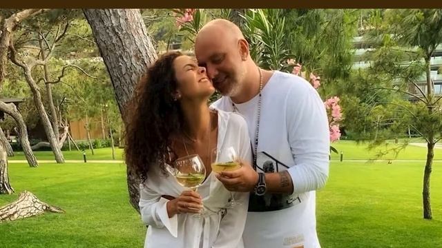 Очень любвеобильный Потап отдыхает на мексиканском курорте с двумя женами смотреть онлайн