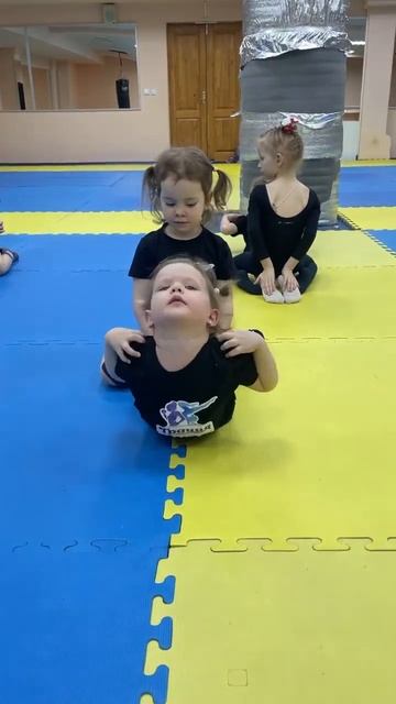 Тренировка спортсменов (5-7 лет) отделения спортивной аэробики СК "Грация" (22.01.2023): эпизод № 1 смотреть онлайн