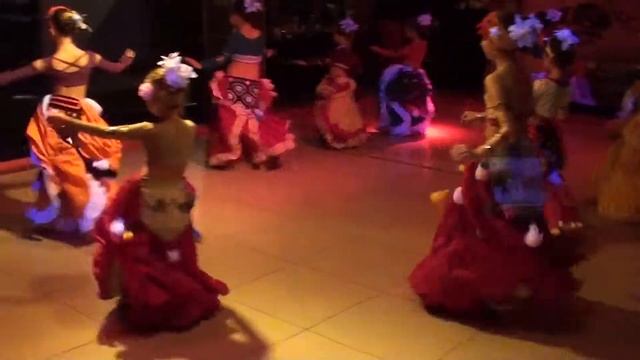 Школа Тиара. В составе группы Полина Будзиновская