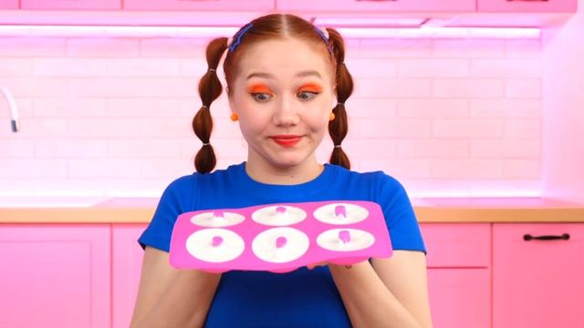 Мармеладный пончик vs Шоколадный пончик vs Настоящий пончик Челлендж от Fun Tun смотреть онлайн