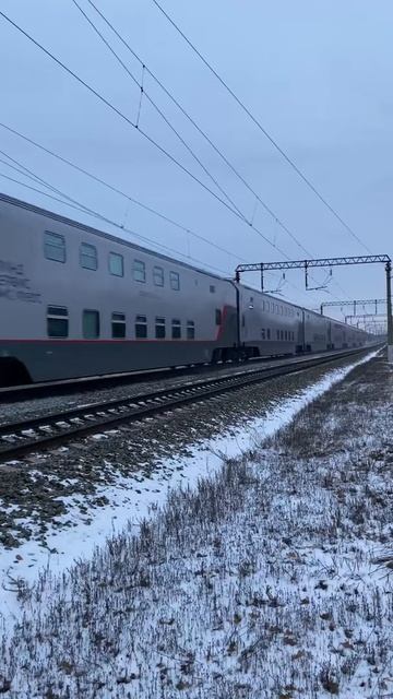 Электровоз ЭП20-004 с поездом 028Ч/027Ч Москва — Симферополь смотреть онлайн