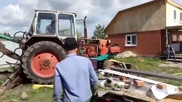 Запуск трактора ЮМЗ с колеса. смотреть онлайн