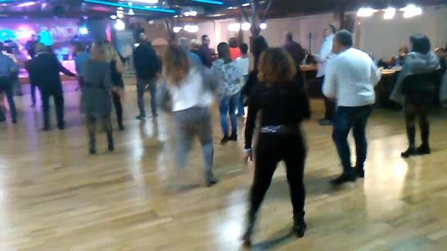 Bellissimo... Tante scuole e gruppi di ballo... Tormentone "Fresco" смотреть онлайн
