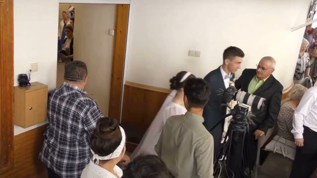 ЖЕНИХ С НЕВЕСТОЙ ЗАХОДЯТ В ЗАЛ💞 смотреть онлайн