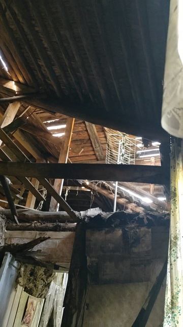 Старый дом рушится 😢