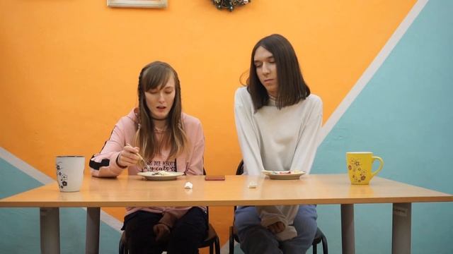 Выбери ГОРЯЧЕЕ или ХОЛОДНОЕ Челендж | Посетили УЖАСНЫЙ РЕСТОРАН! смотреть онлайн