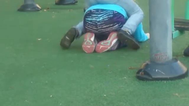 малолетки на площадке смотреть онлайн