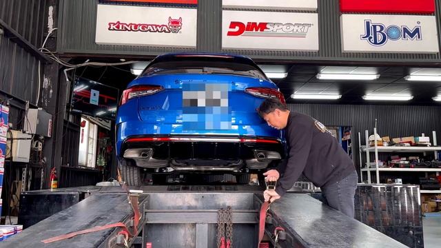 SKODA Octavia IV Combi RS смотреть онлайн