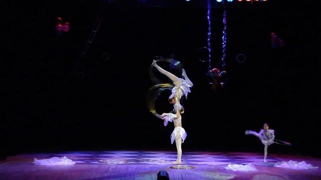 Хула-хупы Менуэт. Цирк Маугли. Hula-hoops смотреть онлайн
