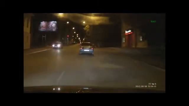 Пьяный кировчанин показал комедию на проезжей части.mp4 смотреть онлайн