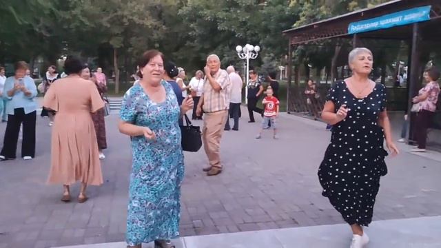 ДИСКОТЕКА - 24 в Таразе продолжается. (2 часть).. Пойте и танцуйте вместе с нами... смотреть онлайн