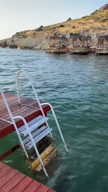 Бунгало на воде , необычный пляж смотреть онлайн