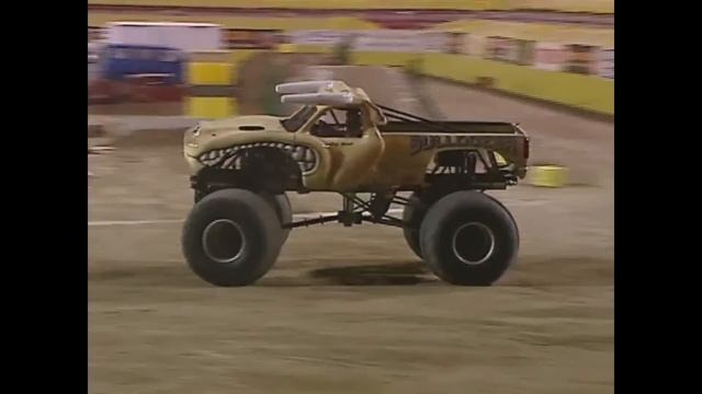 Freestyle Bulldozer Monster Jam World Finals 2000