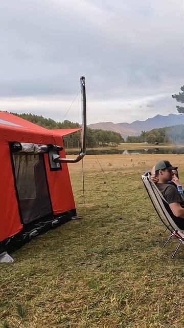 Осенний кемпинг с теплой печью-камин #shorts #camping смотреть онлайн